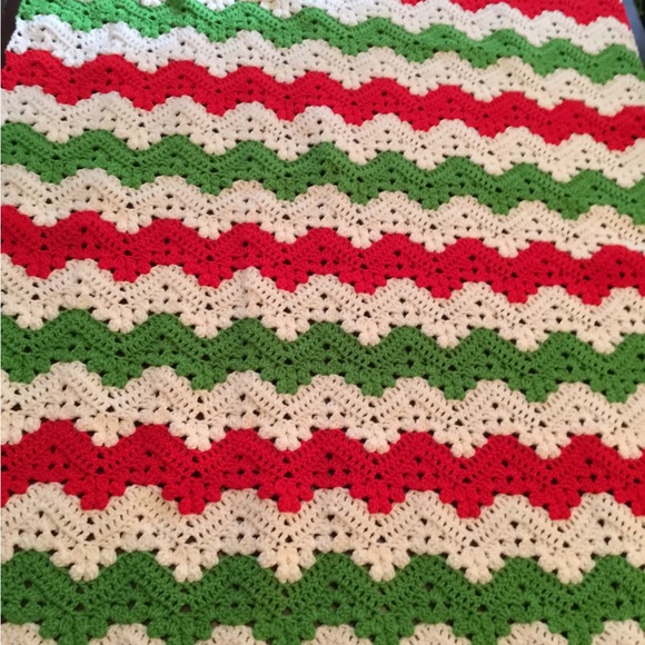 Handmade new crochet throw. New! - Picture 3 of 3